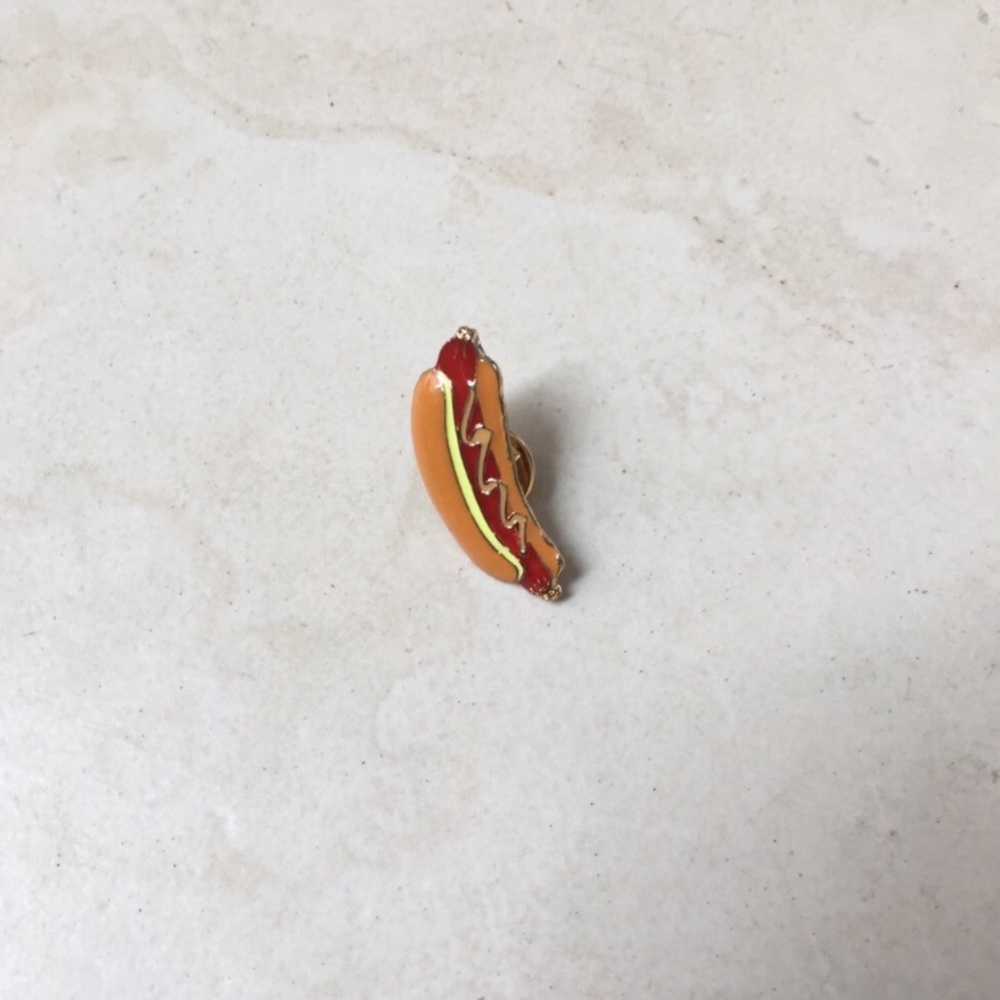 Hot Dog Pin 🌭 - Picture 2 of 3
